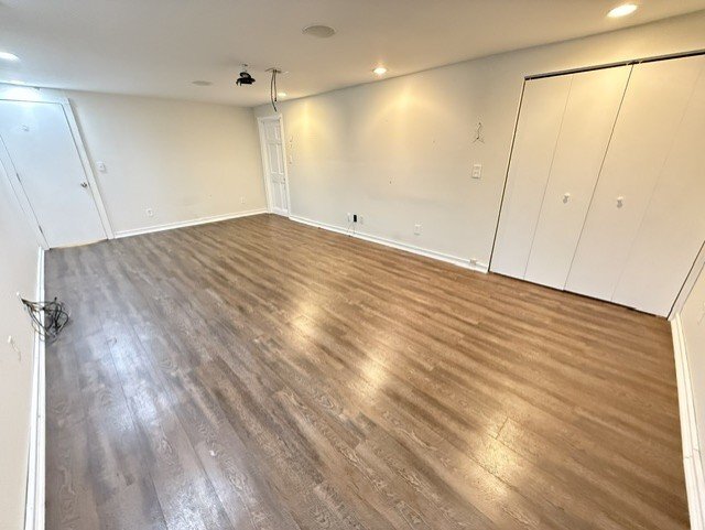 Building Photo - 74 Village Ln