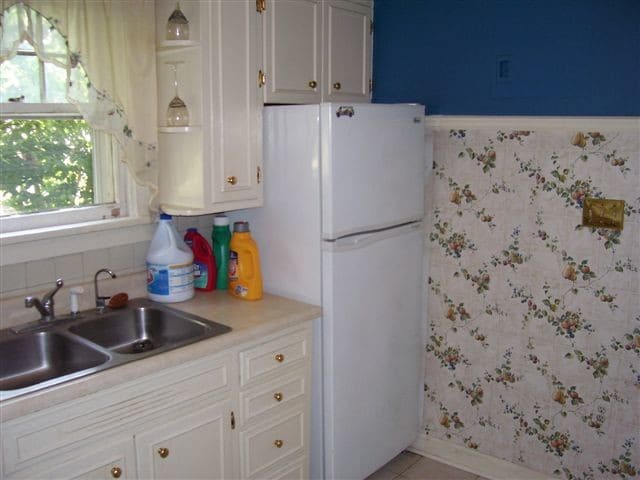 Building Photo - 112 N Hager Ave