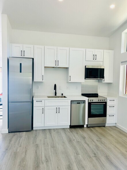Building Photo - 870 Windridge Cir
