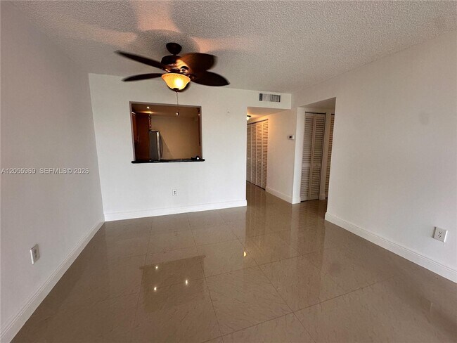 Building Photo - 10425 SW 112th Ave