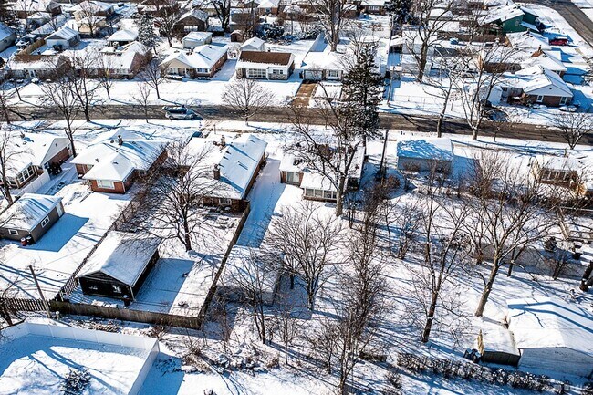 Building Photo - 17555 Howe Ave