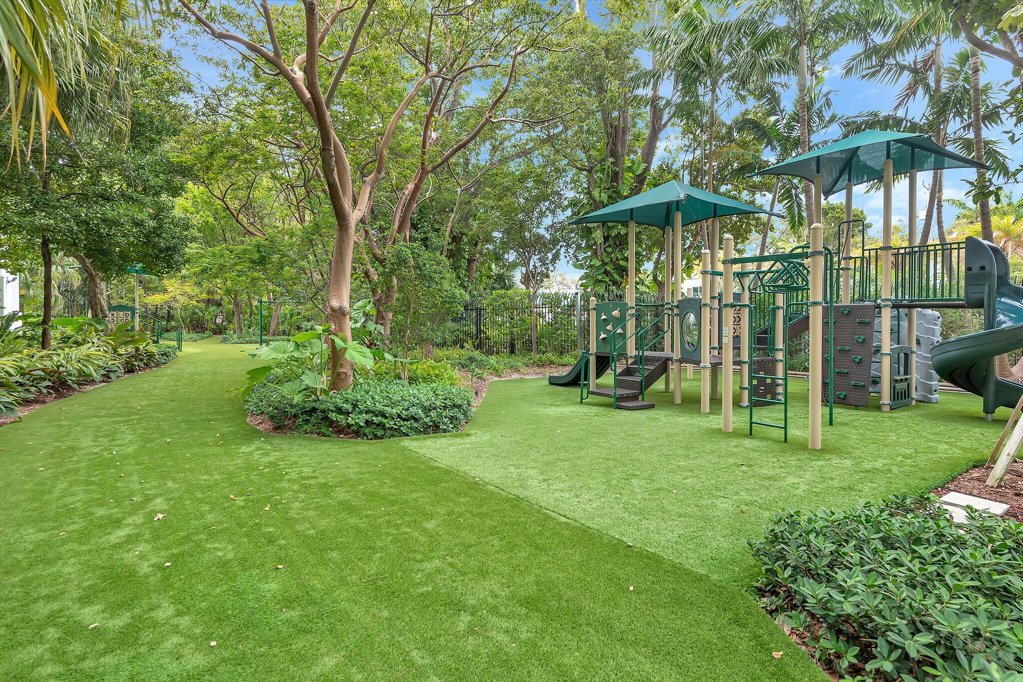 Building Photo - 1643 Brickell Ave