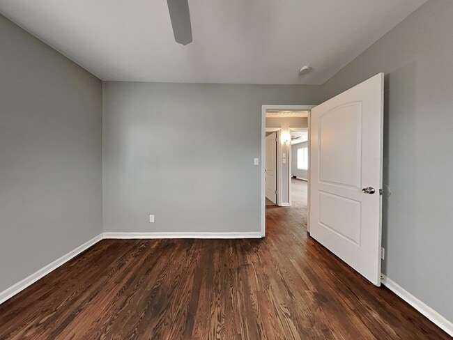 Building Photo - Renovated 3BR Home with Basement & Pet-Friendly Yard in KC