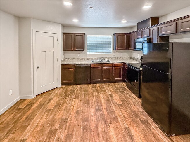 Building Photo - 10535 Mills Rd