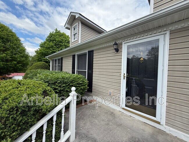 Building Photo - 115 Rowe Ln
