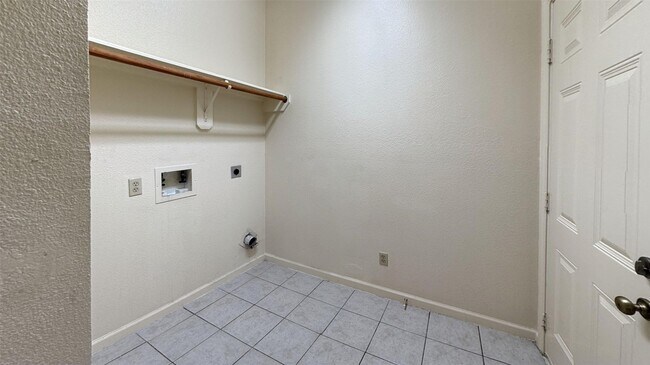 Building Photo - 5718 Walkabout Way