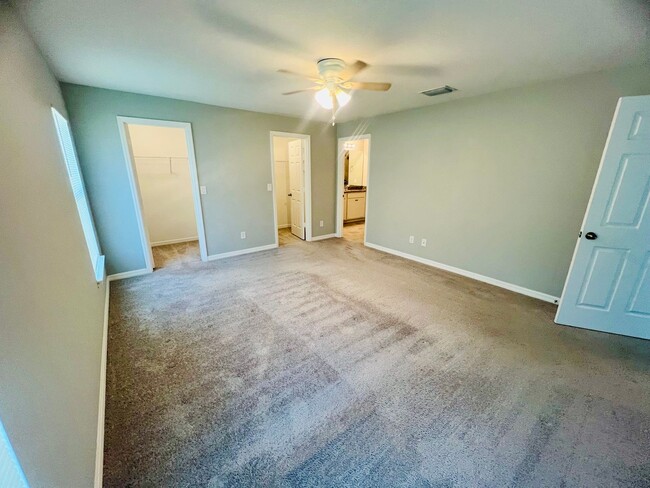 Building Photo - "Charming 4-Bedroom Cape Coral Gem!"