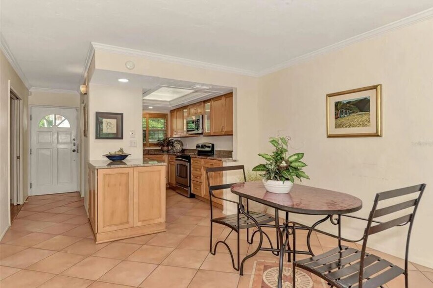 Building Photo - 1650 Pine Tree Ln