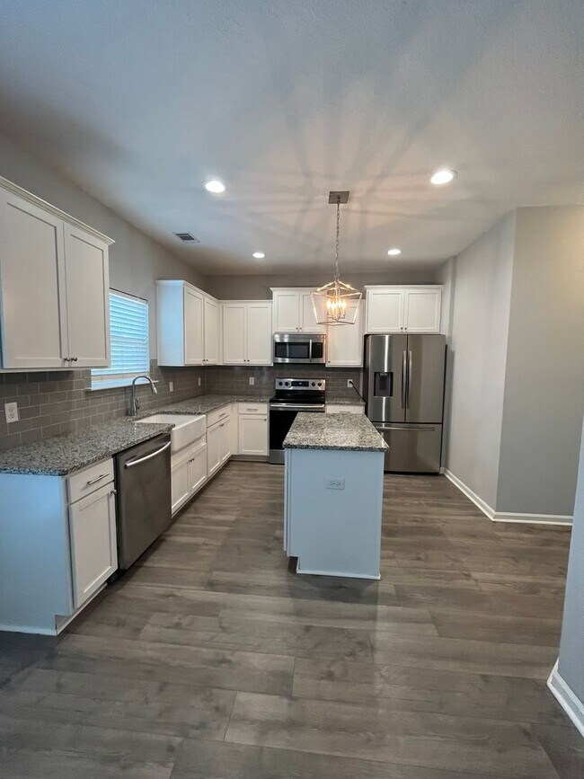 Building Photo - Spacious 4-Bedroom Pet Friendly Home with a Serene View - Available for Rent!