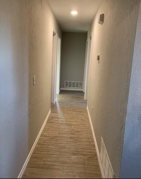 Building Photo - 6 Shady Brook Ct