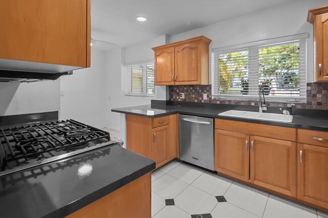 Building Photo - 2608 NE 12th St