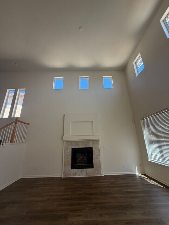 Building Photo - 702 Chandon Dr