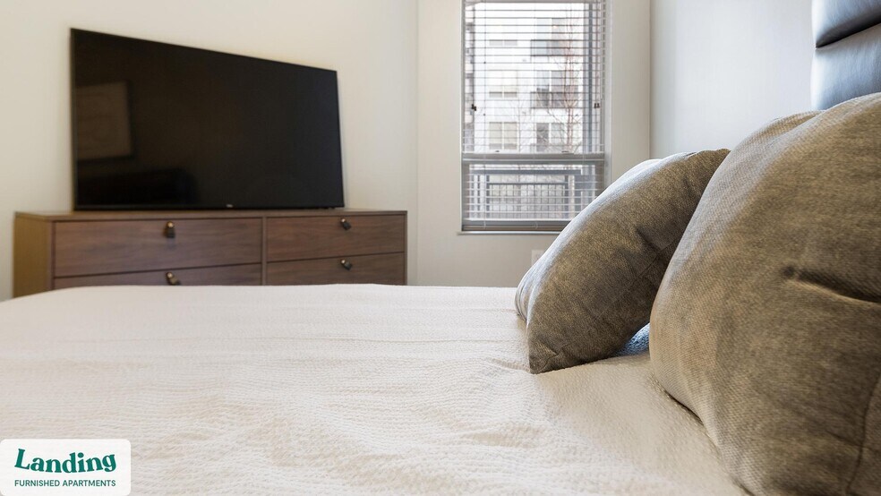 Building Photo - 5800 Highlands Plaza Dr