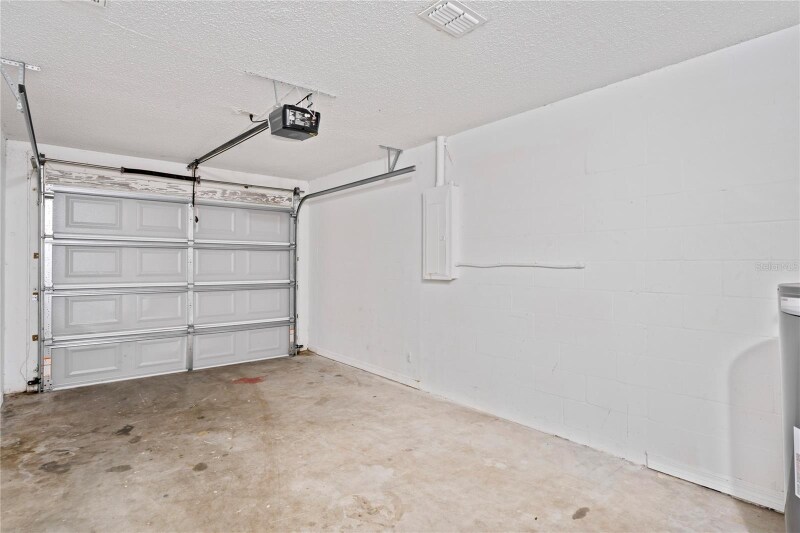 Building Photo - 402 Abigail Rd