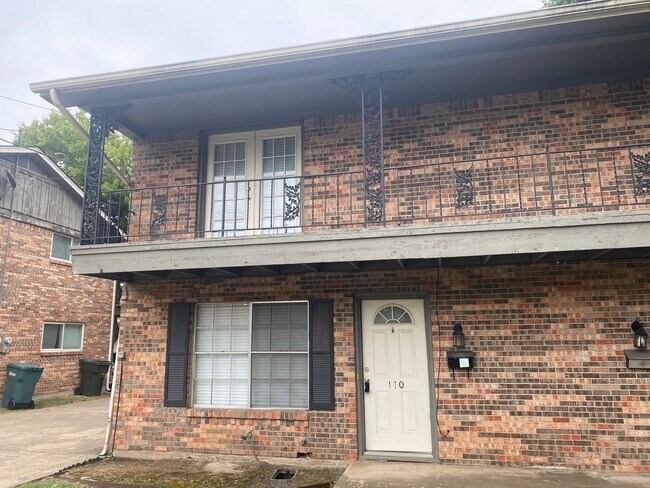 Primary Photo - 110-112 Fairview St Sherman
