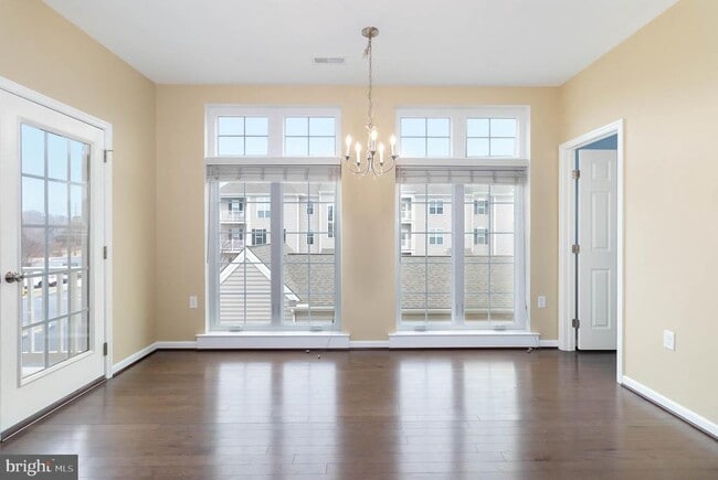 Building Photo - 3038 Meridian Cmns