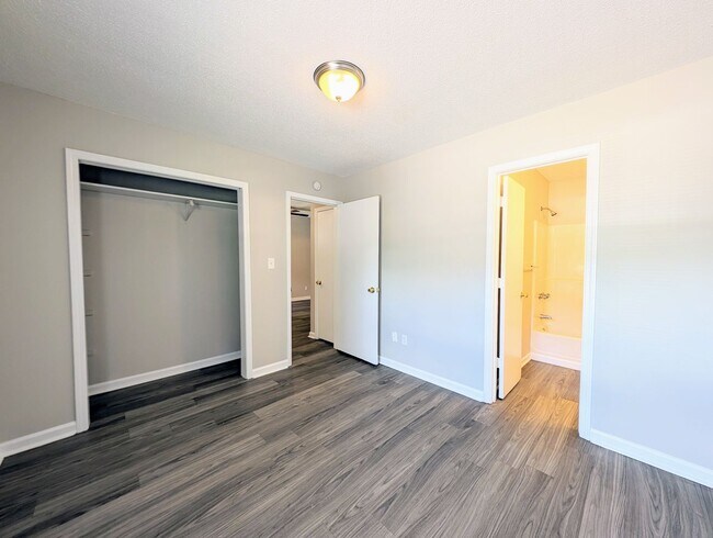 Building Photo - 1917 Tischer Rd