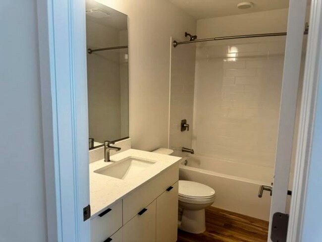 Building Photo - New Construction 3BR/2.5BA Townhome with Attached Garage in Oak Forest, Make your move less expen...