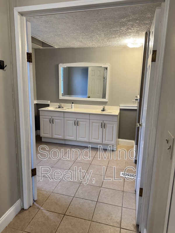 Building Photo - 5816 Goolsby Ct