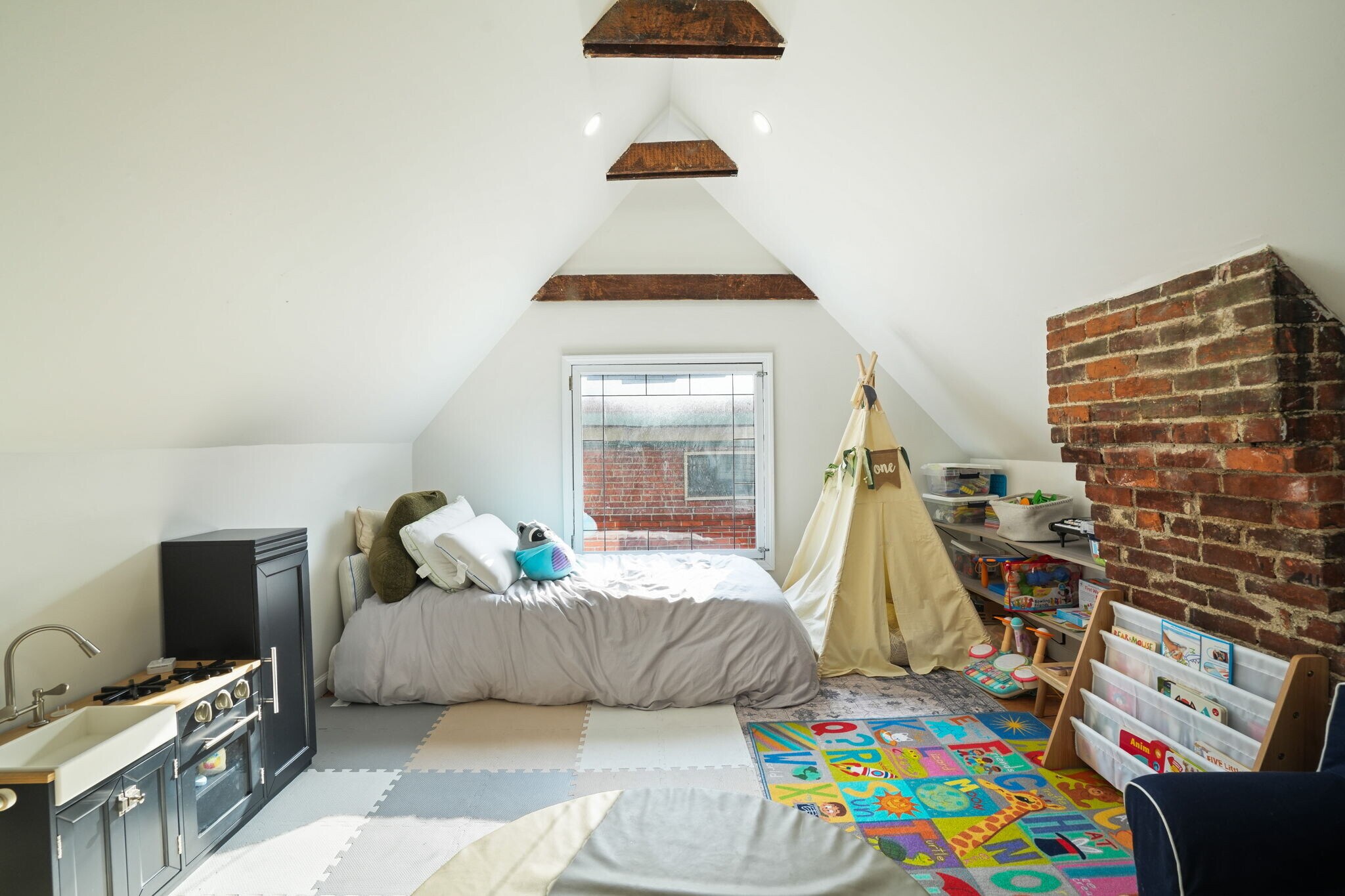 Building Photo - 77 W 2nd Ave