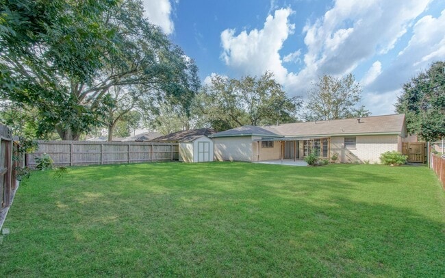 Building Photo - 15611 La Casa Ln