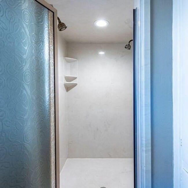 Building Photo - Room to Grow! Spacious, Remodeled 3/2/2 in Great Location!