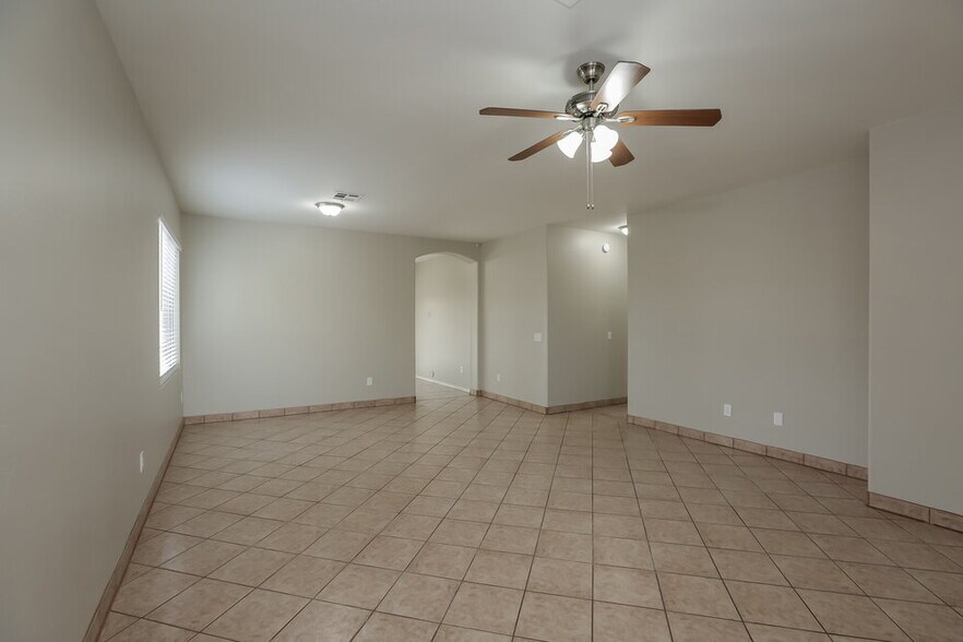 Building Photo - 7227 S 41st Ln