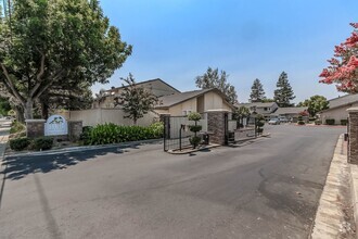 Building Photo - Single Story 3-bedroom Condo!