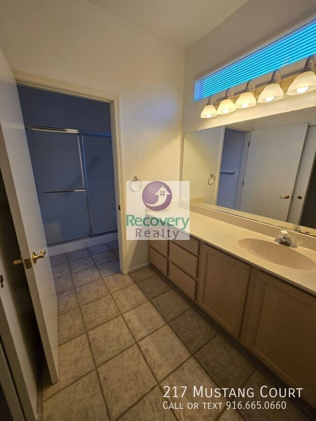 Building Photo - 217 Mustang Ct