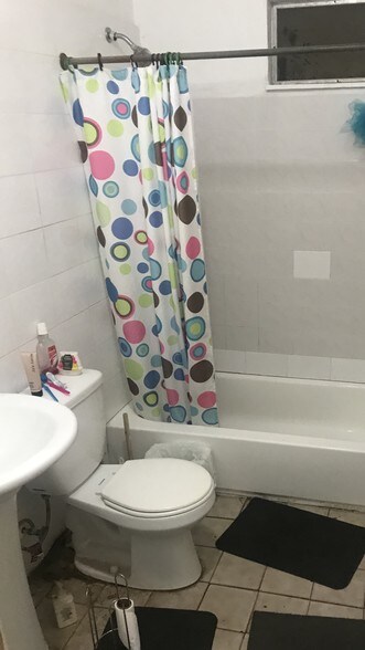 Building Photo - 1021 SW 5th St