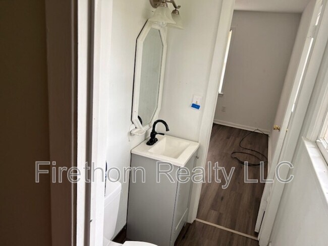 Building Photo - 2418 Sumac Dr