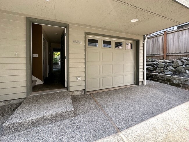 Building Photo - 3bs/2.5ba Seattle Townhome