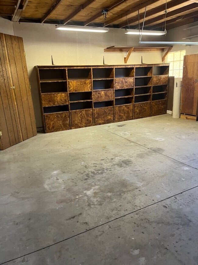 Building Photo - New Flooring and Paint on the way