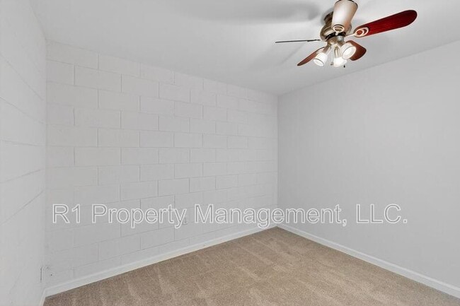 Building Photo - 301 Graceland Dr SE