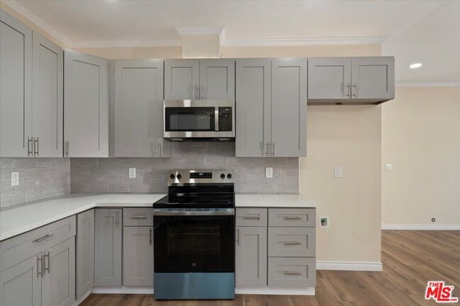 Building Photo - 2207 W 20th St