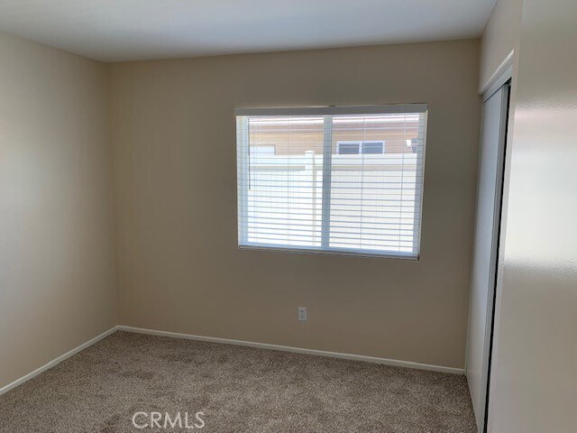 Building Photo - 4450 Rainbow View Way