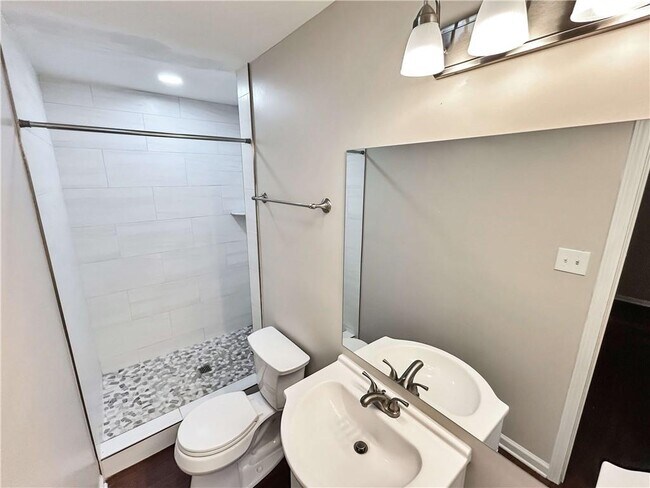 Building Photo - 4239 Pinetree Dr