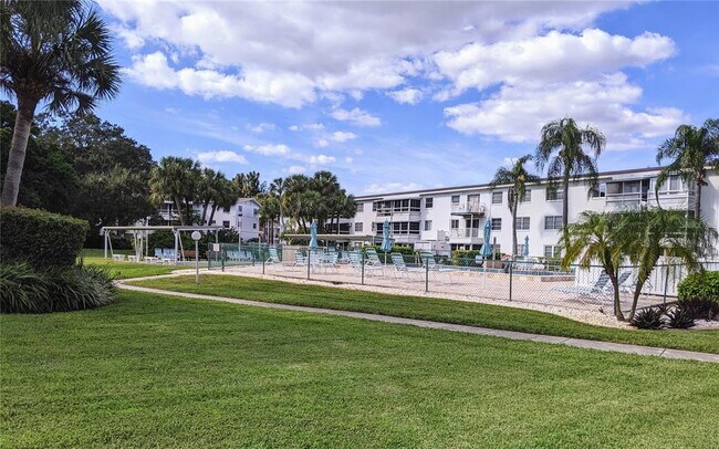 Building Photo - 2340 Canal Dr