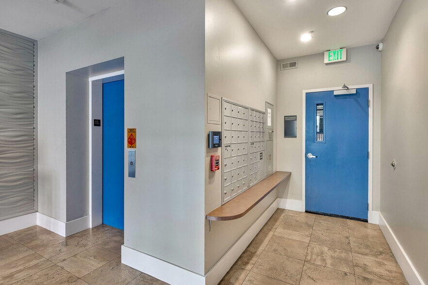 Building Photo - 618 NW 12th Ave