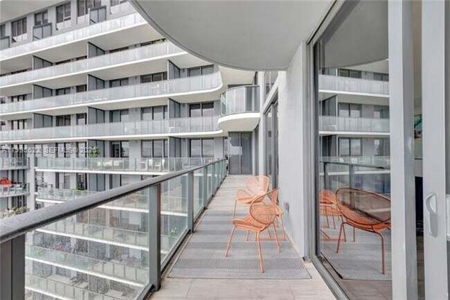 Building Photo - 121 NE 34th St