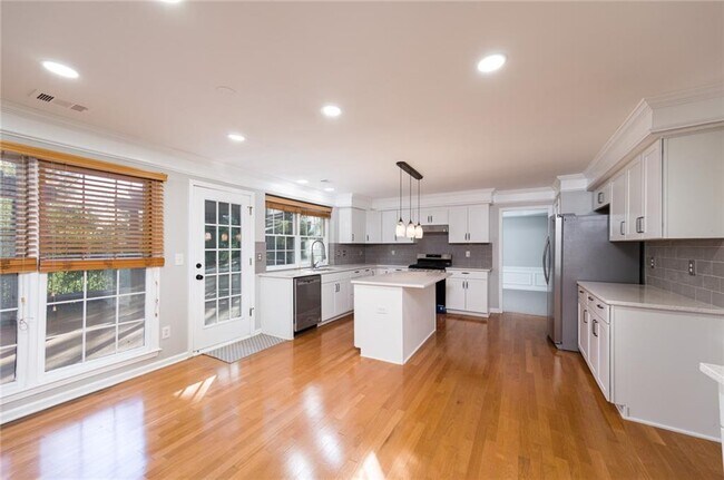Building Photo - 6480 Stapleford Ln