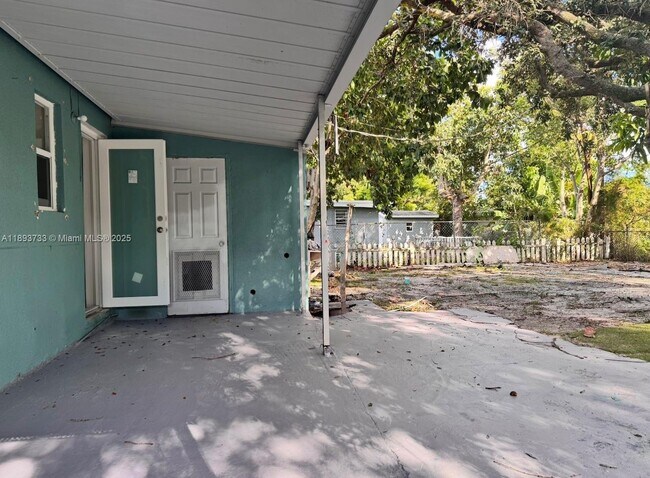 Building Photo - 550 NW 118th St
