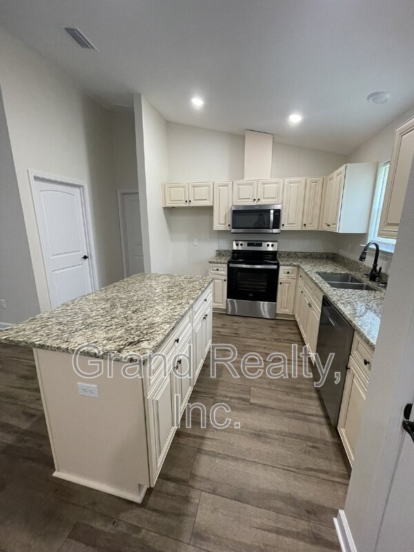 Building Photo - 4019 Brittany Ln