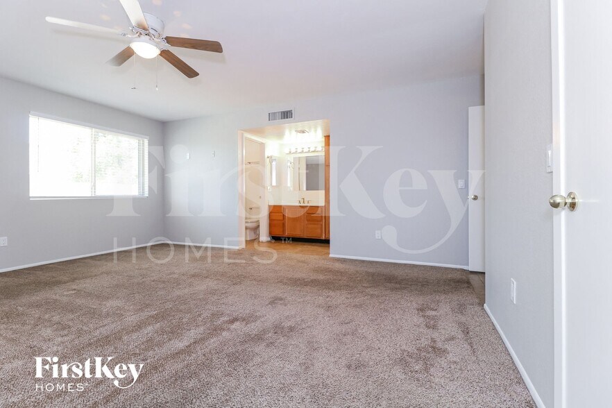 Building Photo - 5820 W Carol Ave