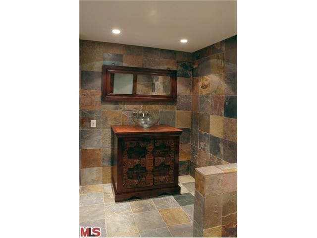 Bathroom - 4411 Los Feliz Blvd