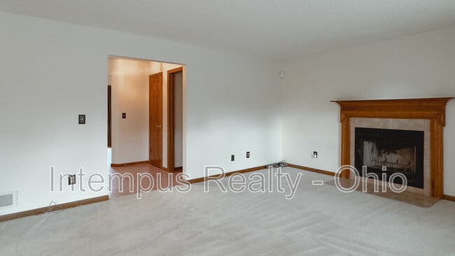 Building Photo - 370 Glenside Ln
