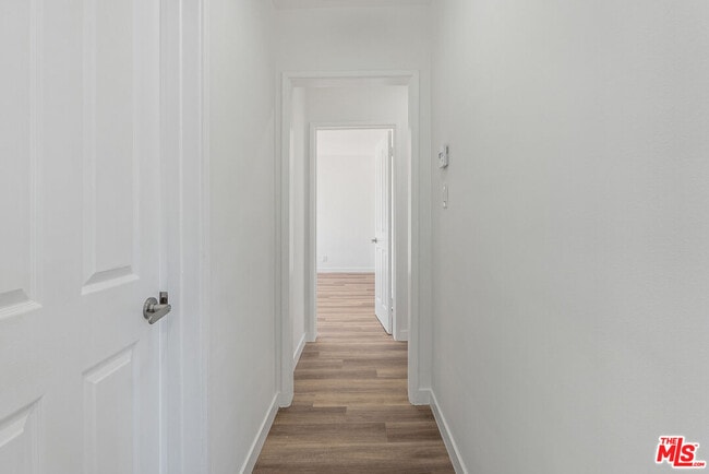 Building Photo - 9588 W Olympic Blvd