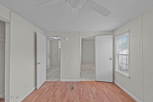 Building Photo - 119 Starwood Cir