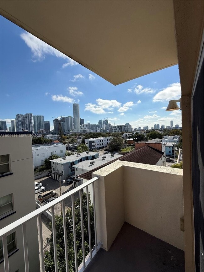 Building Photo - 119 SW 6th Ave