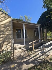 Building Photo - 1334 N Estelle St